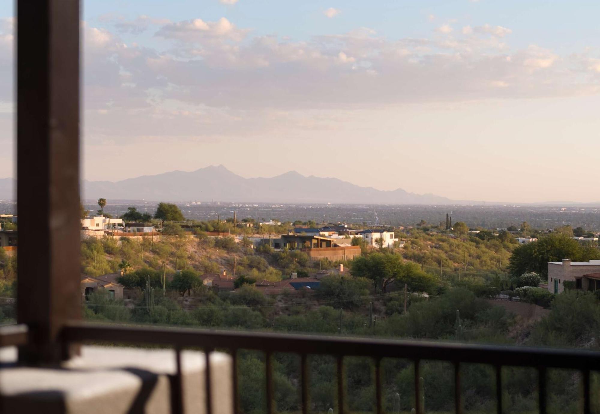 Embassy Suites Tucson - Paloma Village Extérieur photo